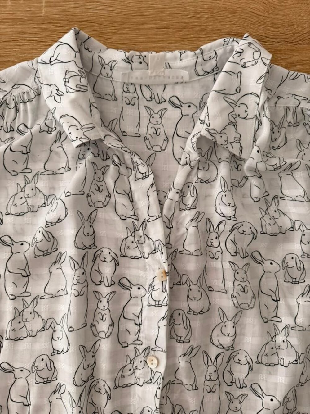 Jane + Delancey Bunny Print Rayon Blouse White Gray Button Front Size M - Picture 6 of 15